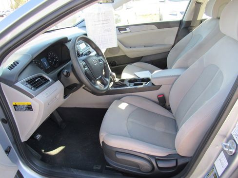 Used 2017 Hyundai Sonata SE image 8