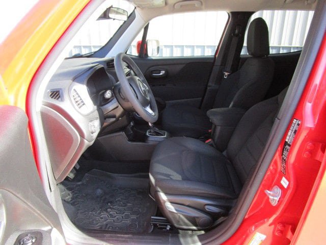Used 2020 Jeep Renegade Latitude FWD image 11