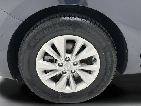 Used 2017 Kia Sedona LX FWD image 9