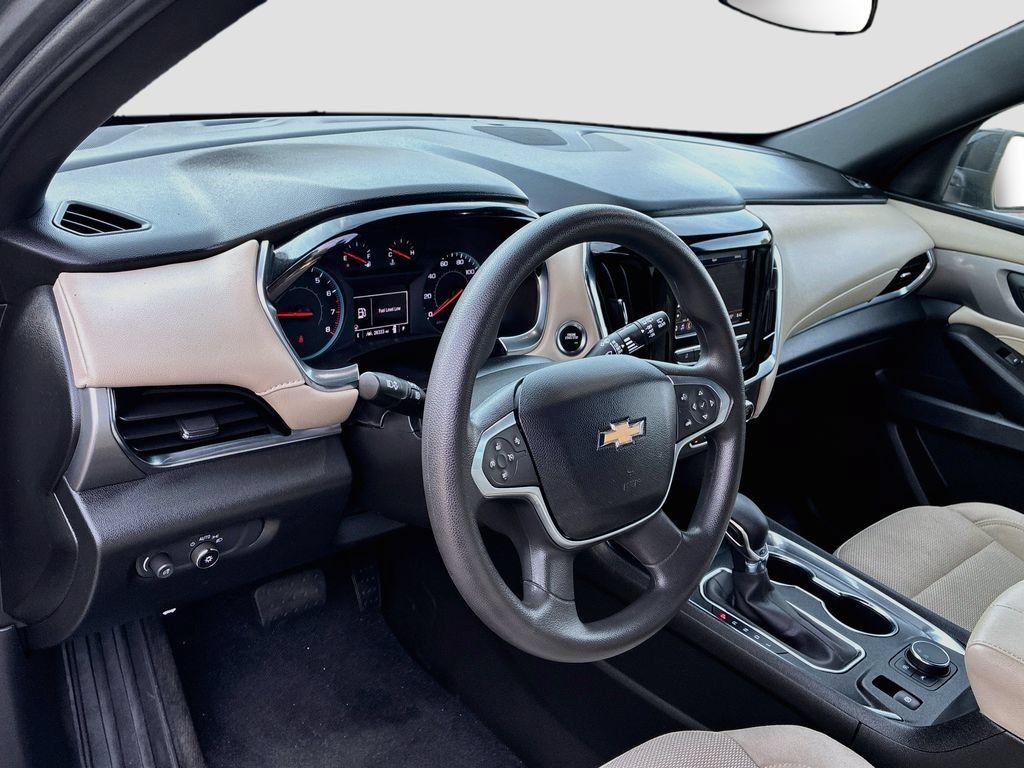 Used 2023 Chevrolet Traverse LS FWD image 9