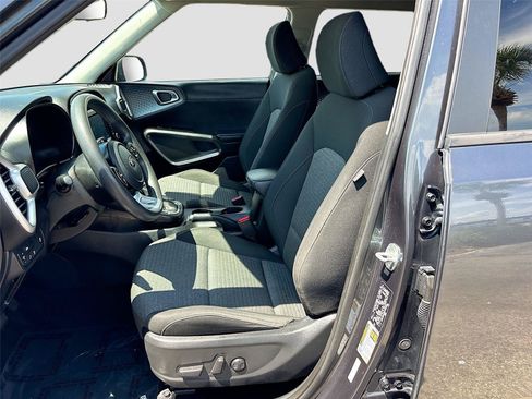 Used 2021 Kia Soul S FWD image 19