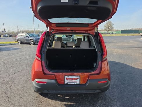 Used 2022 Kia Soul LX w/ Technology Package image 14