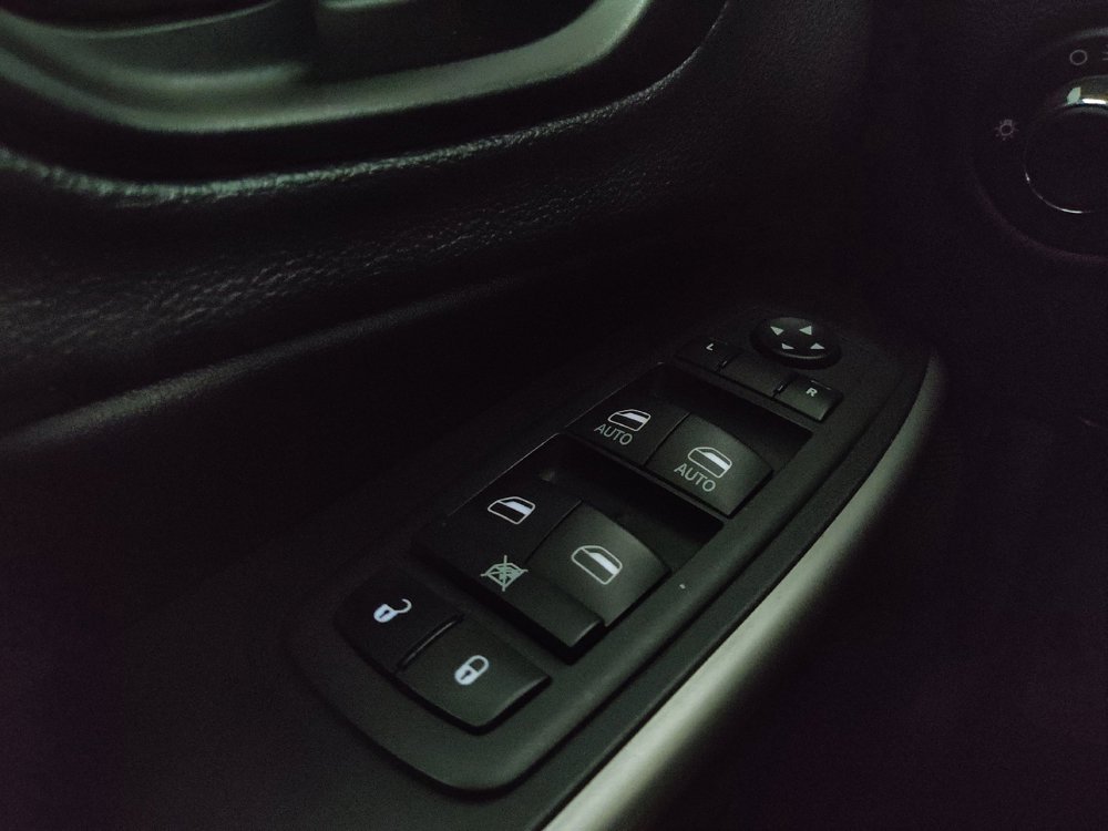 Used 2021 Jeep Cherokee Latitude w/ Safety Group AWD/4WD image 27