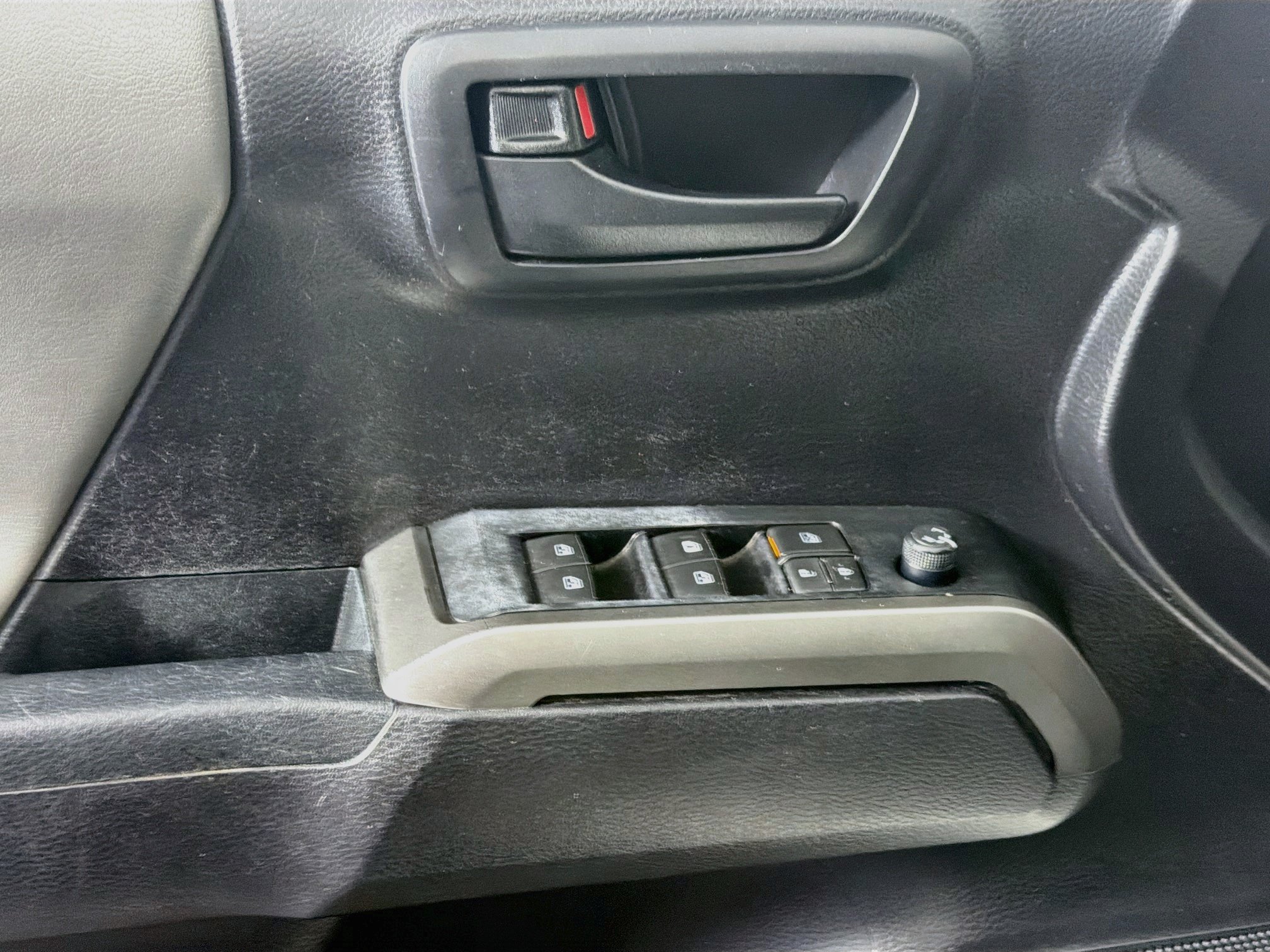 Used 2020 Toyota Tacoma SR5 RWD image 15