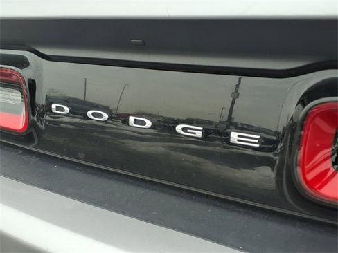 Used 2018 Dodge Challenger SXT image 26