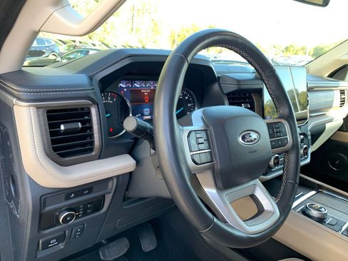 Used 2024 Ford Expedition Limited image 34