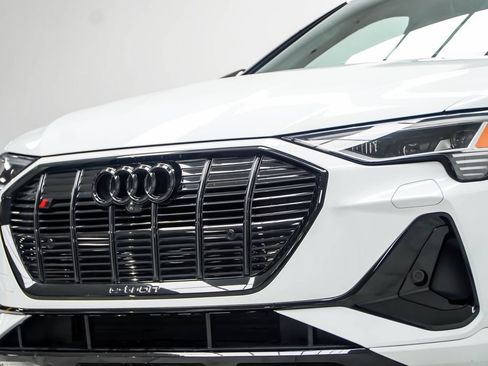 Used 2023 Audi e-tron S Prestige AWD/4WD image 2