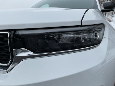 Used 2025 Jeep Grand Cherokee Limited image 32