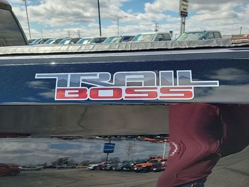 Used 2021 Chevrolet Silverado 1500 LT Trail Boss w/ Convenience Package II image 8