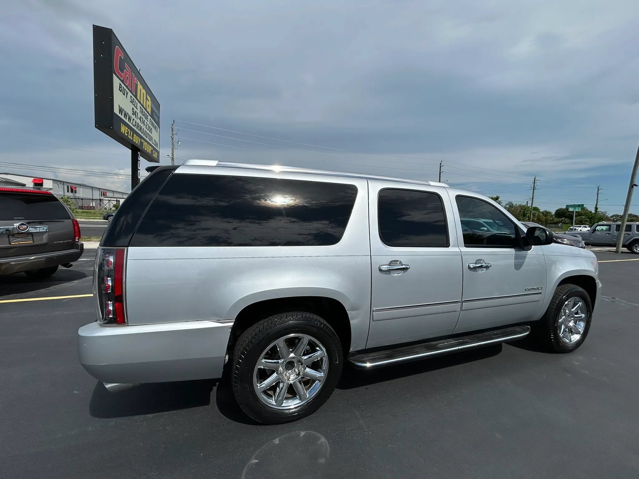 Used 2012 GMC Yukon XL Denali RWD image 6