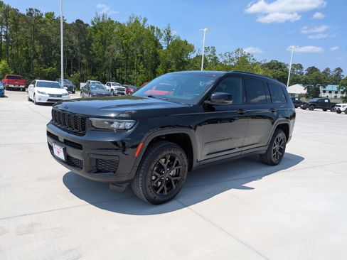 Used 2024 Jeep Grand Cherokee L Laredo AWD/4WD image 3