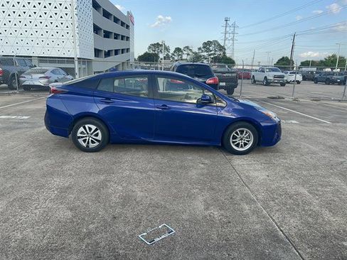 Used 2016 Toyota Prius Three image 3