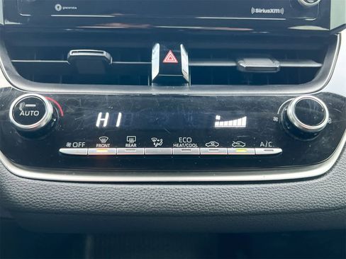 Used 2022 Toyota Corolla LE image 28