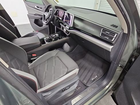 Used 2024 Volkswagen Atlas Peak Edition SEL AWD/4WD image 38