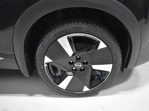 New 2026 Nissan Kicks SR w/ SR Premium Package image 10