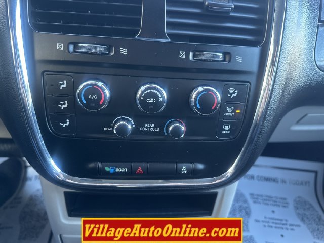 Used 2019 Dodge Grand Caravan SE w/ UConnect Hands-Free Group FWD image 16
