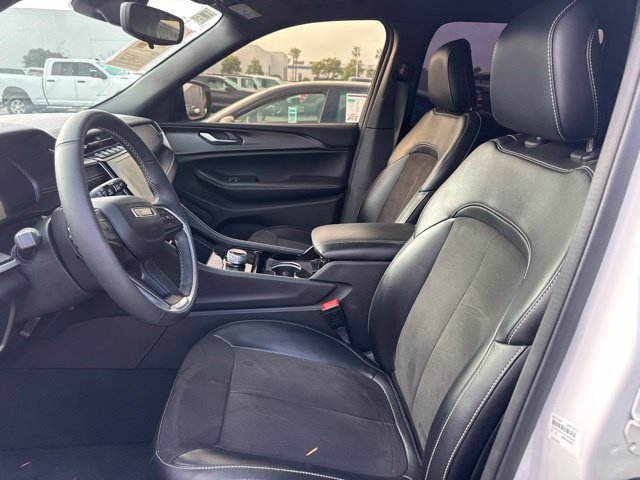 Used 2023 Jeep Grand Cherokee Altitude RWD image 9