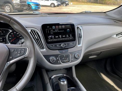 Used 2017 Chevrolet Malibu LT w/ Driver Confidence Package image 9