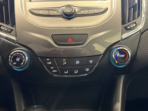 Used 2018 Chevrolet Cruze LT FWD image 31