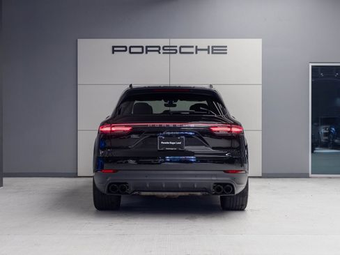 Certified 2022 Porsche Cayenne Platinum Edition image 7