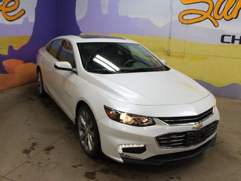 Used 2018 Chevrolet Malibu Premier w/ Premier Sport Package FWD image 3