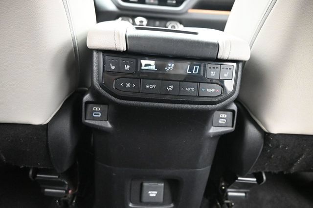 Used 2024 Toyota Grand Highlander AWD image 19