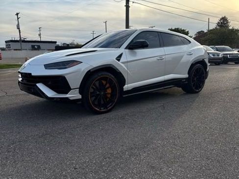 Used 2023 Lamborghini Urus S image 1