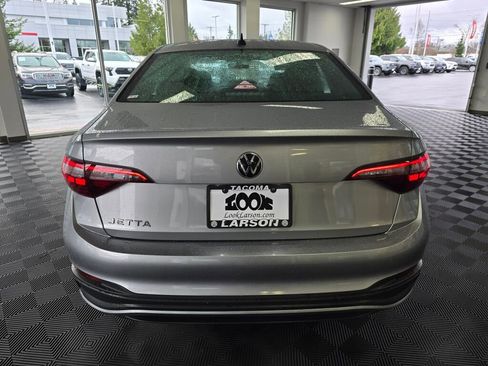 Used 2023 Volkswagen Jetta S image 5