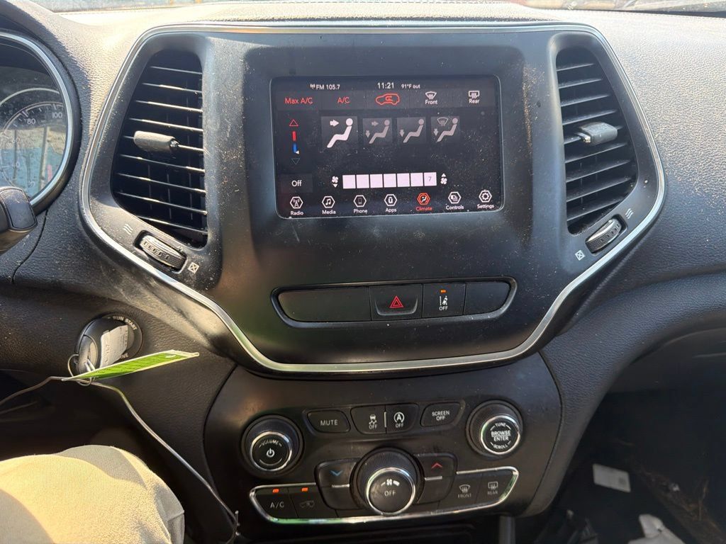 Used 2021 Jeep Cherokee Latitude FWD image 25