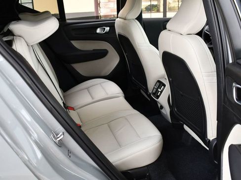 Used 2025 Volvo XC40 B5 Ultra image 18