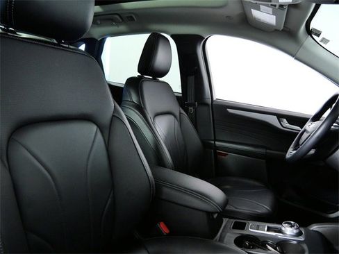 Certified 2025 Ford Escape Platinum w/ Premium Technology Package image 12