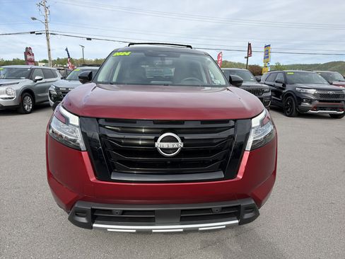 Used 2024 Nissan Pathfinder SL w/ SL Premium Package AWD/4WD image 2