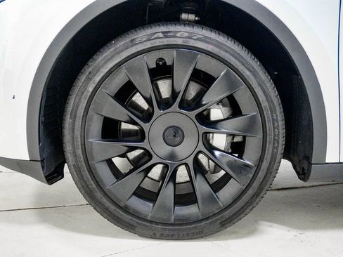 Used 2023 Tesla Model Y Long Range AWD/4WD image 15