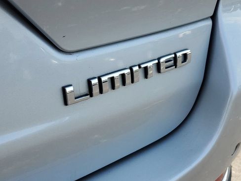 Used 2022 Jeep Grand Cherokee Limited AWD/4WD image 39
