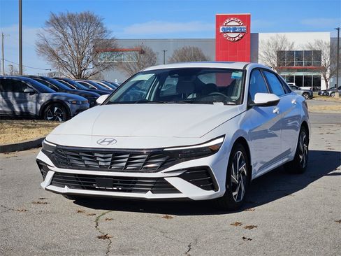 New 2025 Hyundai Elantra Limited image 3