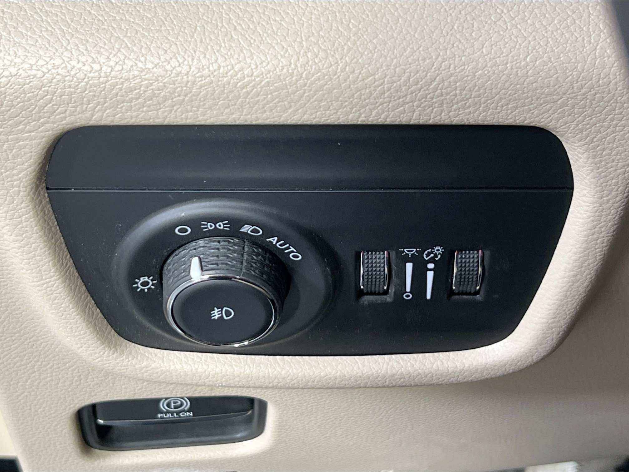 Used 2023 Jeep Grand Cherokee Limited AWD/4WD image 10