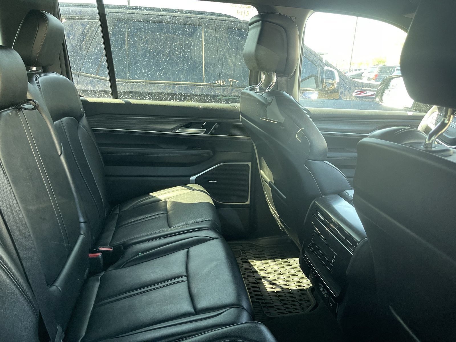 Used 2024 Jeep Wagoneer L Series II w/ Flexible Seating Group RWD image 8