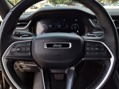 Used 2022 Jeep Grand Cherokee L Laredo image 12