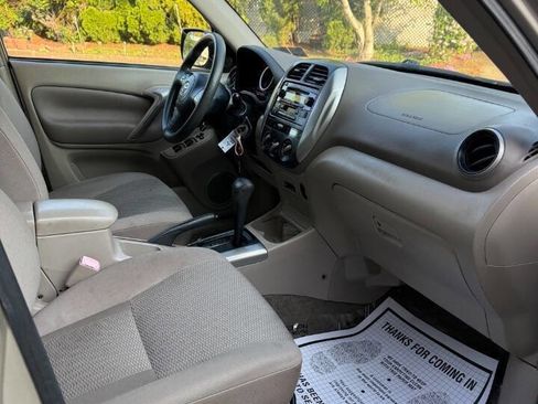 Used 2005 Toyota RAV4 2WD image 16