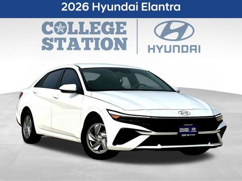 Used 2026 Hyundai Elantra SE FWD image 3