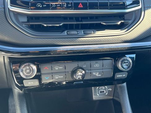 New 2026 Jeep Compass Latitude image 33