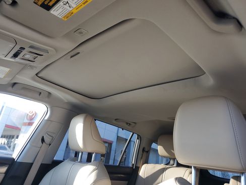 Used 2023 Toyota Highlander Limited image 20