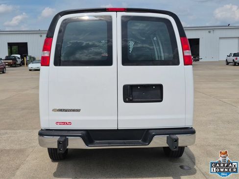 Used 2025 Chevrolet Express 2500 w/ Driver Convenience Package RWD image 6