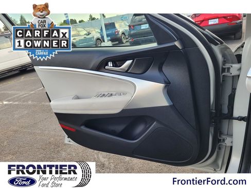 Used 2024 Genesis G70 2.5T image 14