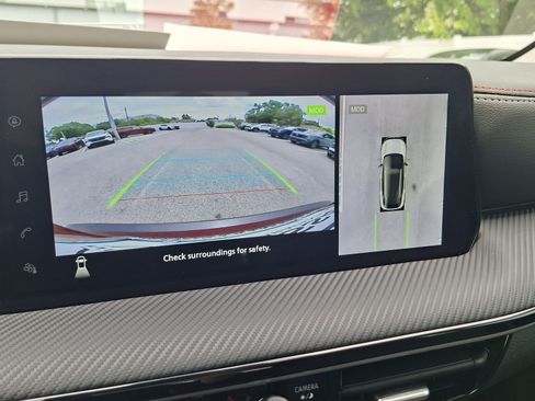 Used 2025 Nissan Kicks SR FWD image 13