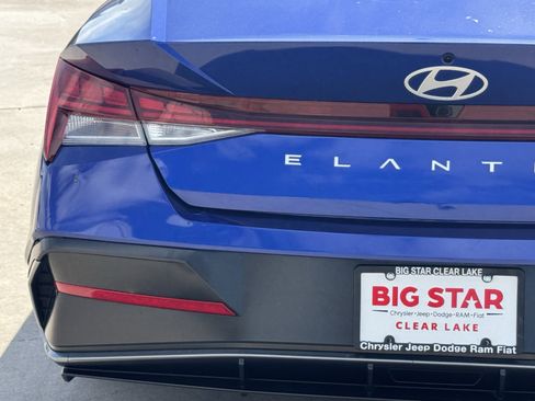 Used 2025 Hyundai Elantra Limited FWD image 12
