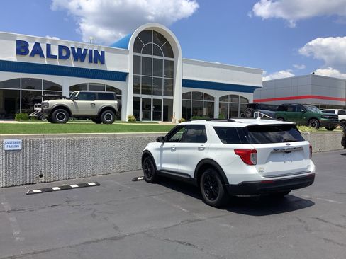 Used 2022 Ford Explorer XLT image 5