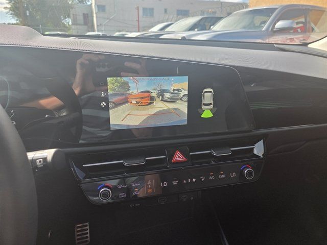 Used 2023 Kia Niro EX Touring FWD image 10