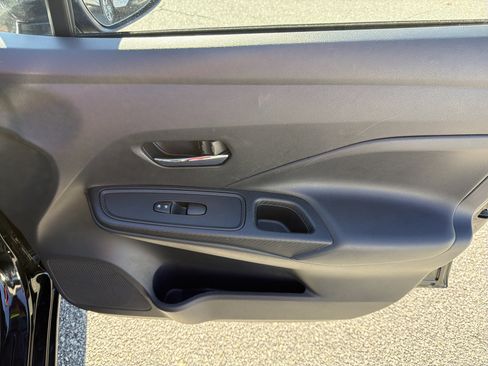 Used 2023 Nissan Versa SV image 23