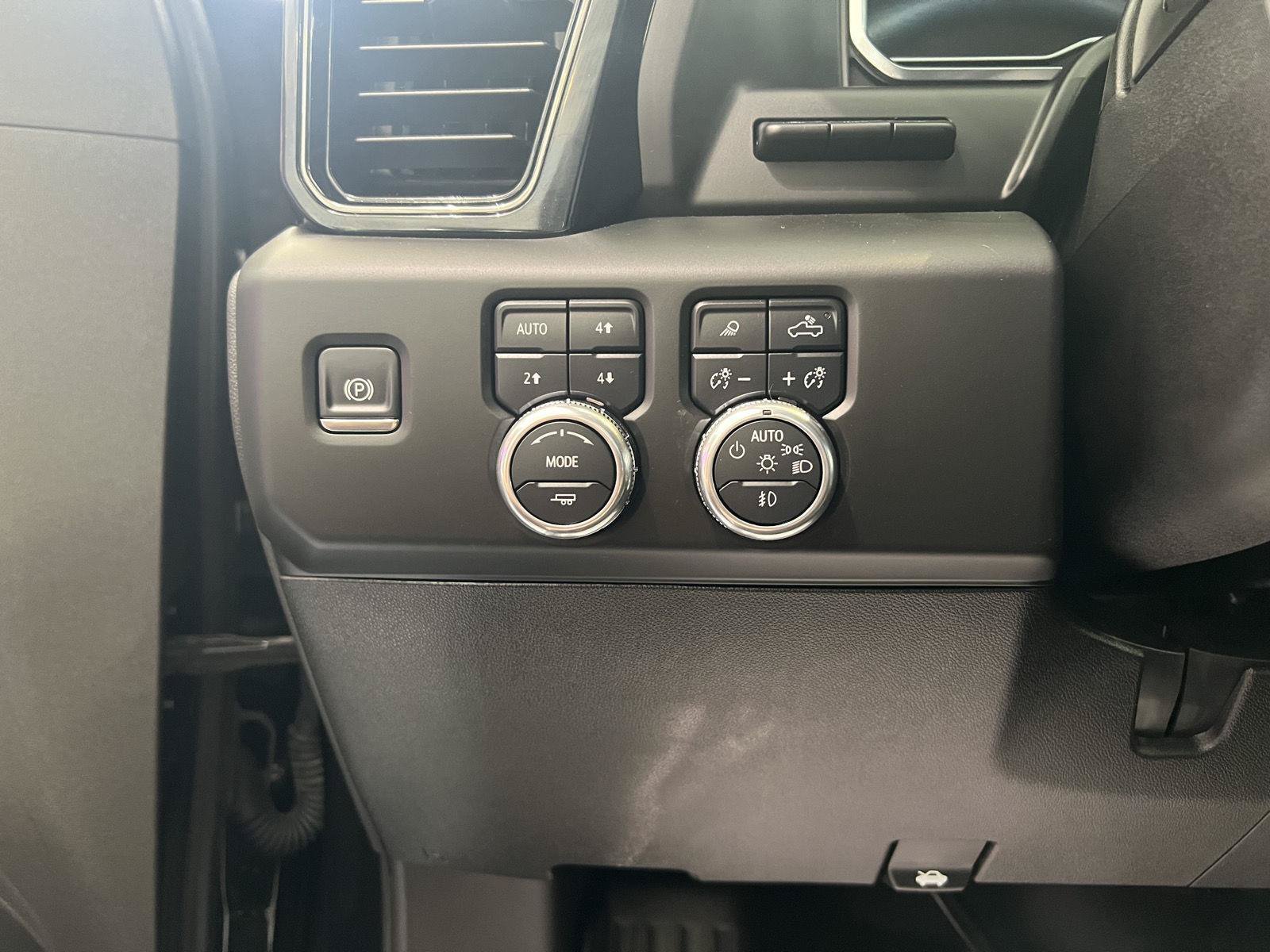 Used 2025 GMC Sierra 2500 AT4 w/ AT4 Premium Plus Package AWD/4WD image 12